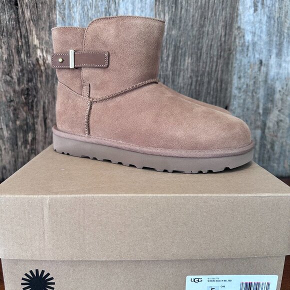 Ugg Boots - Picture 1 of 8
